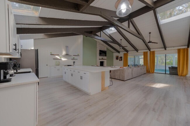 Building Photo - 1775 Harbor Rd