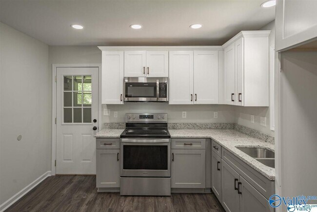 Building Photo - 3508 Lois Ln NW