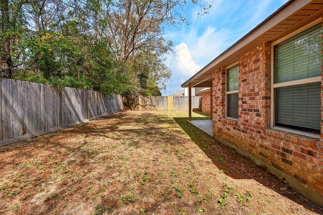 Building Photo - 10261 English Manor Dr