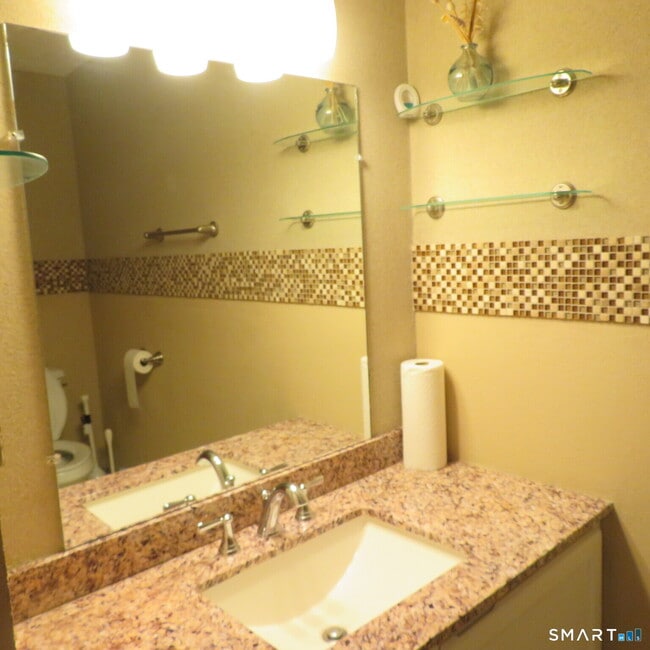 Building Photo - 410 Farmington Ave