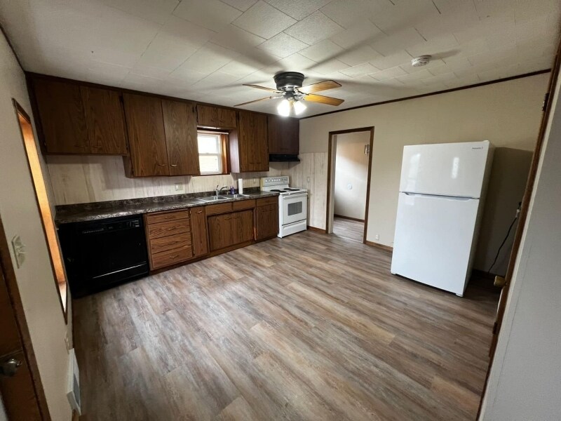 Building Photo - 318 N Cass Ave