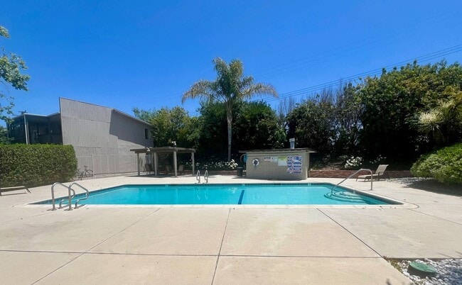 Building Photo - Spacious Two Bedroom with New Carpet - Available Now!