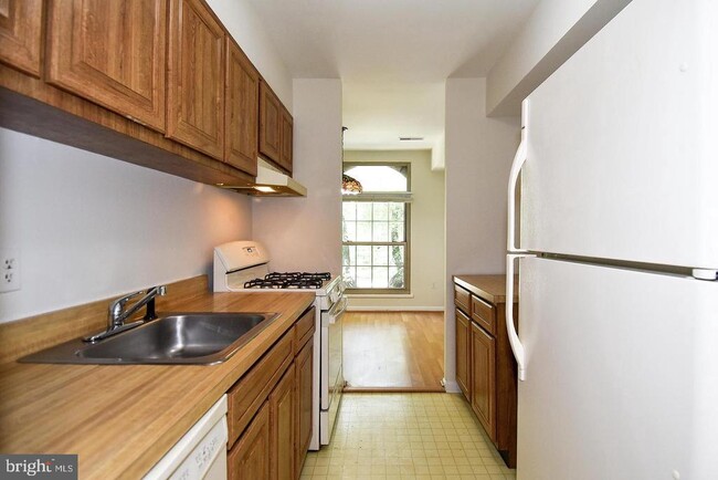 Building Photo - 3302 Woodburn Village Dr