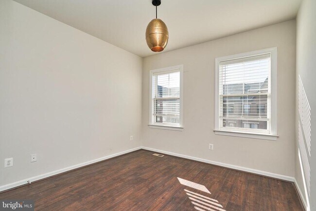 Building Photo - 45116 Kincora Dr