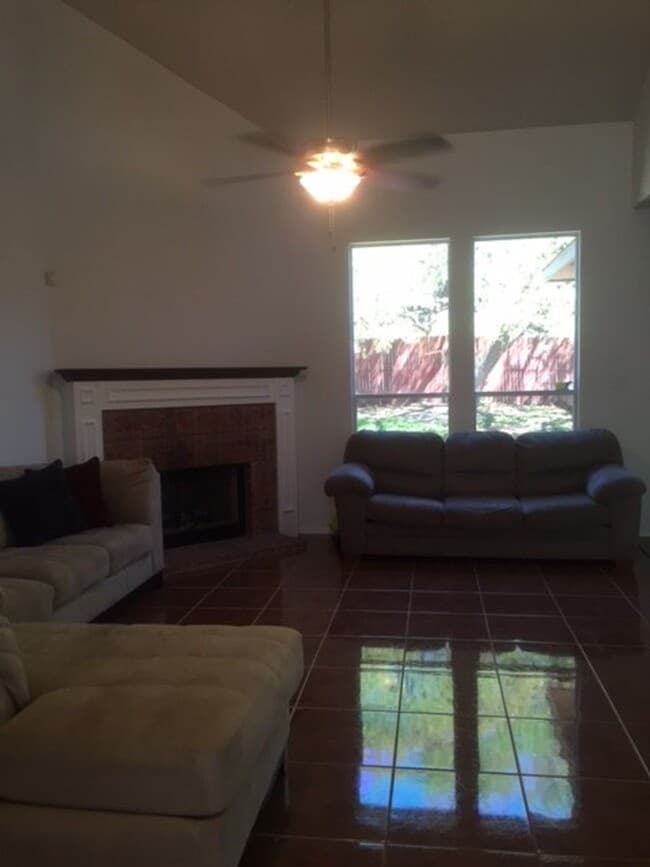 Building Photo - 25914 Mission Bluff