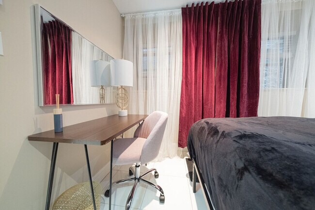 Building Photo - 5 W 101st St