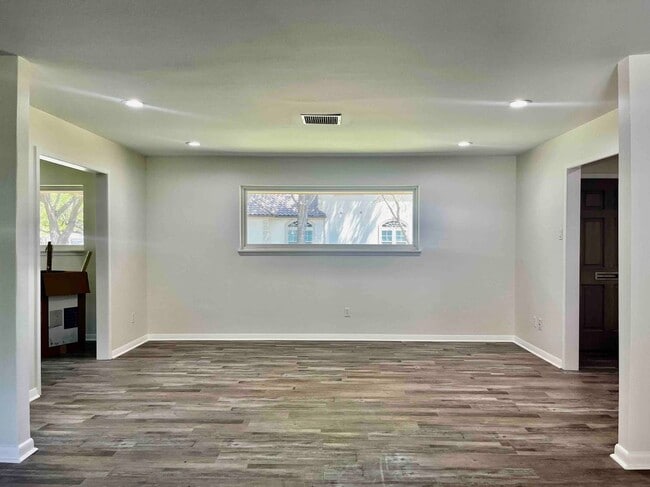 Building Photo - 8106 Mullins Dr