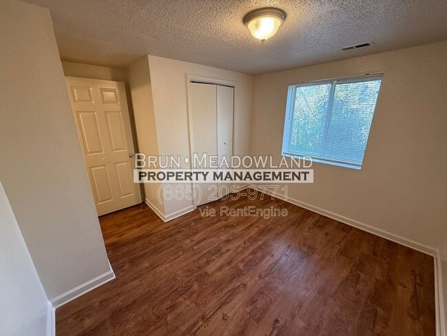 Building Photo - 436 E Red Bud Rd