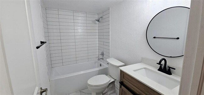 Building Photo - 5220 Landings Blvd