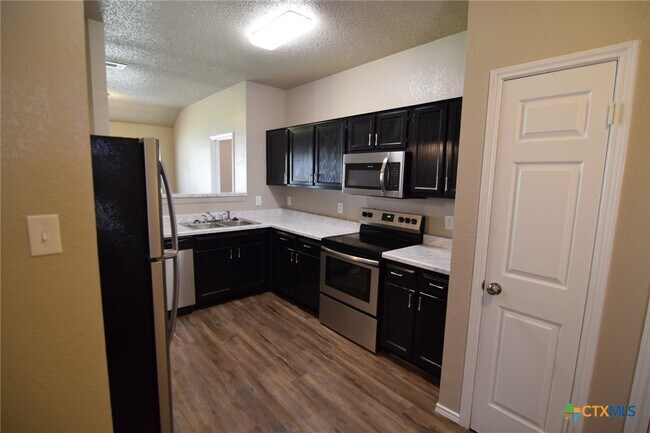Building Photo - 4201 Bluestem Ln