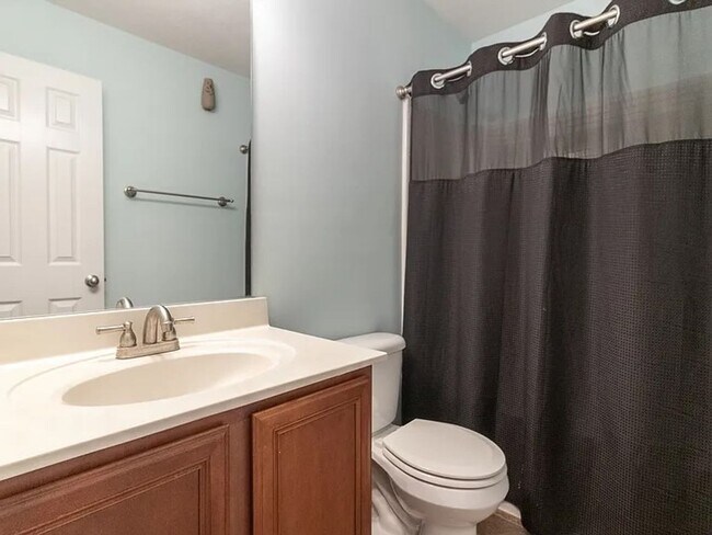 Building Photo - Beautiful 3BR TownHome