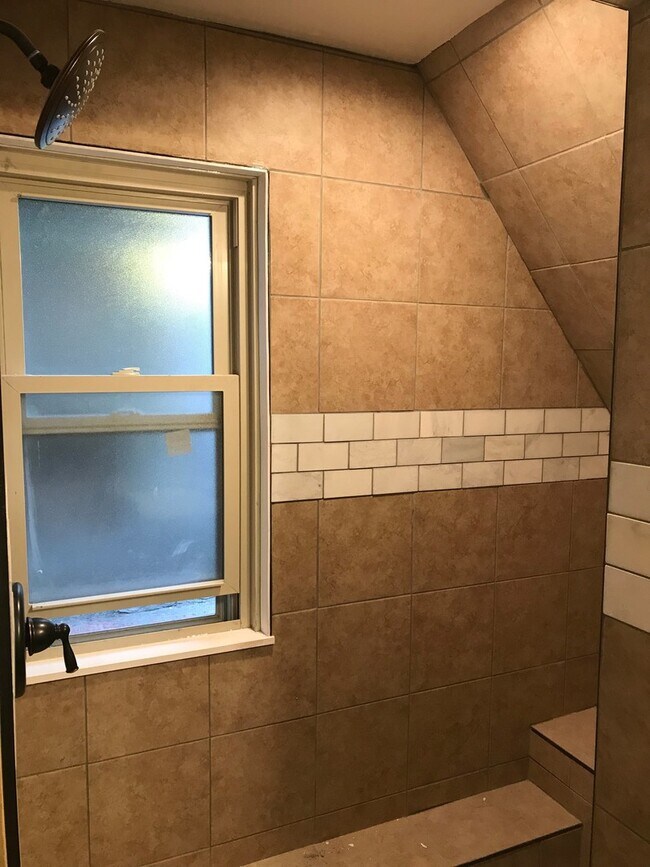 Building Photo - 825 S Braddock Ave