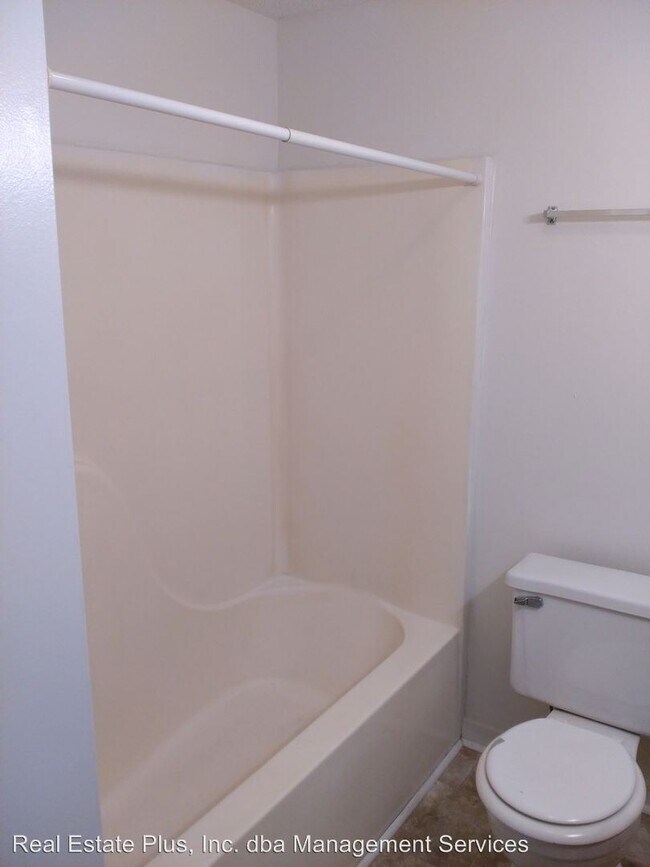 Building Photo - 2 br, 1 bath Apartment - 604 A East Main St.