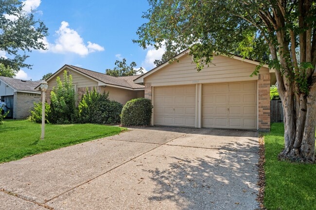 Building Photo - 19907 Lions Gate Dr