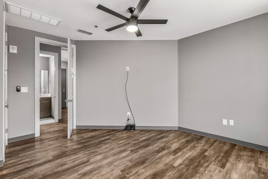 Building Photo - 901 9th St