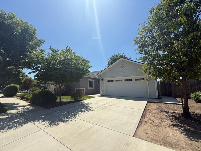 Building Photo - harming 3 bedroom, 2 bathroom single-story...