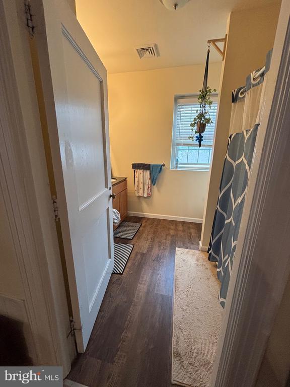 Building Photo - 100 W Merchant St