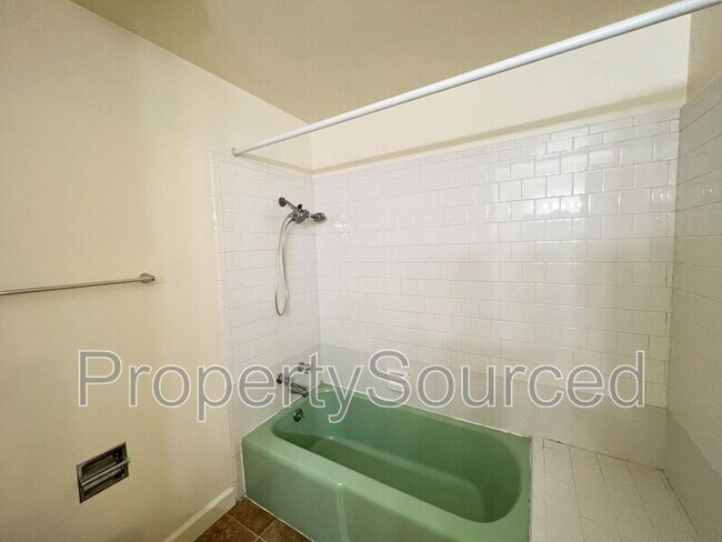 Building Photo - 320 E Granada Way