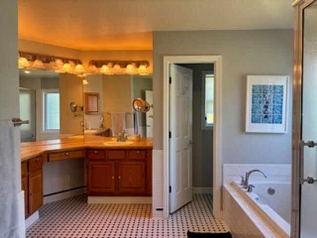 Building Photo - 815 Trail Ridge Dr