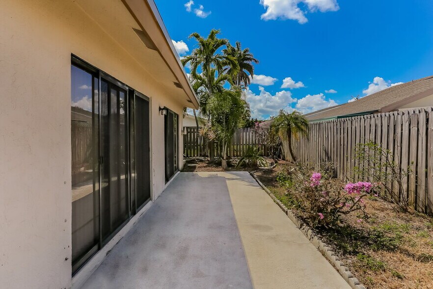 Building Photo - 80 Baytree Cir