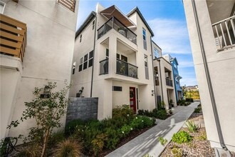 Building Photo - 26 Crown Point Dr