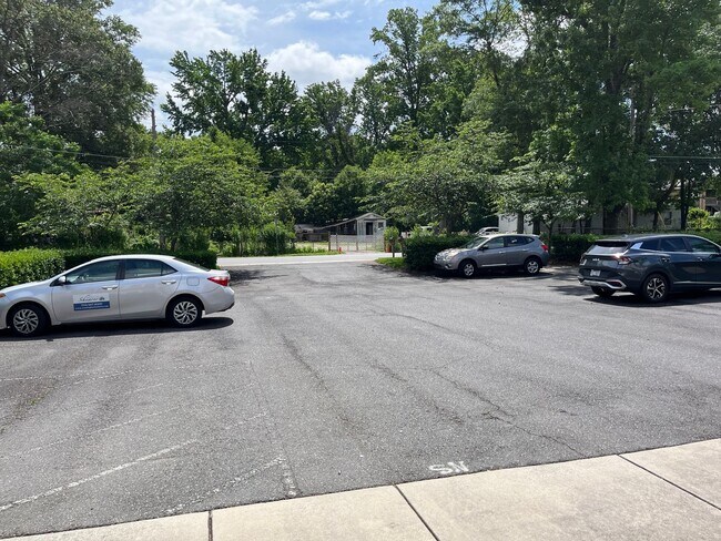 Building Photo - Refreshed 3 Bedroom End Unit Townhome near...