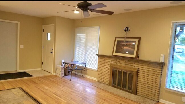 Building Photo - 10131 Girard Ave S