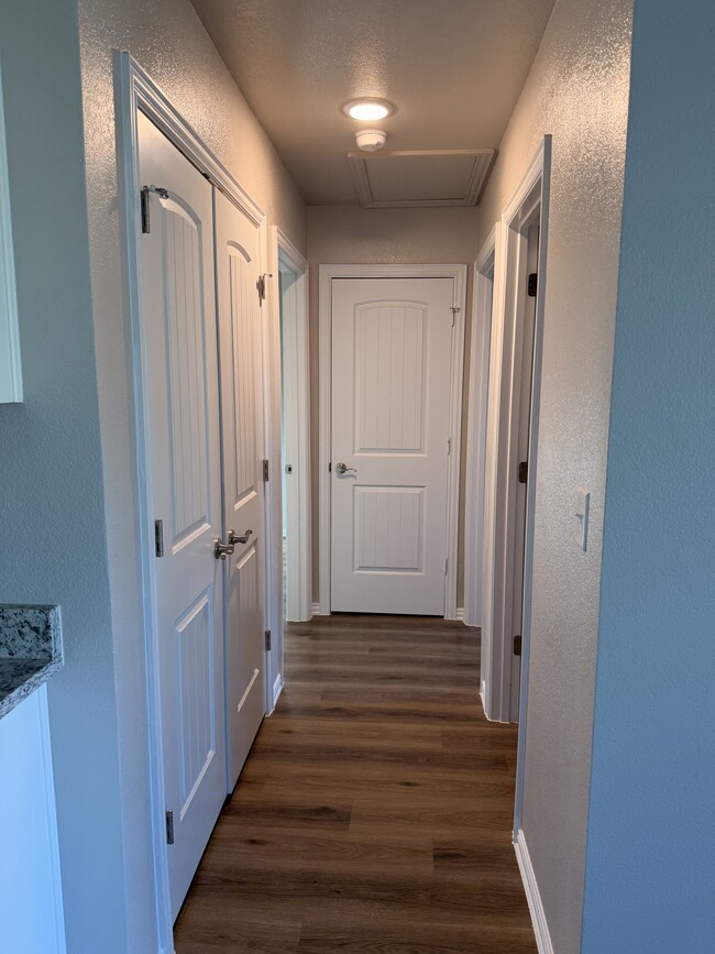 Building Photo - 713 Pemberly