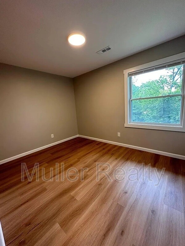 Building Photo - 3636 Old Valley View Dr