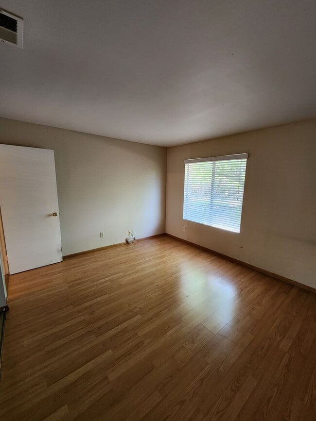 Building Photo - 3 Bed Condo in Rancho Bernardo