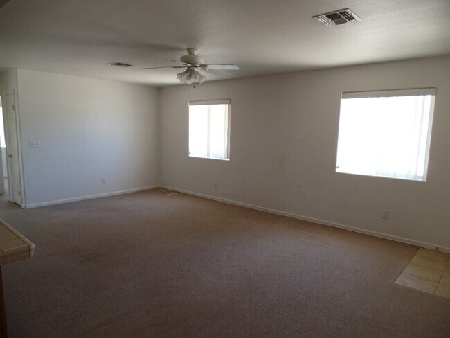 Building Photo - Great 2 Bedroom home on Corner Lot!