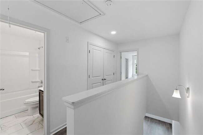 Building Photo - 7134 Gladstone Cir