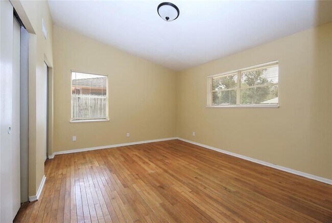 Building Photo - 5614 Fontenelle Dr