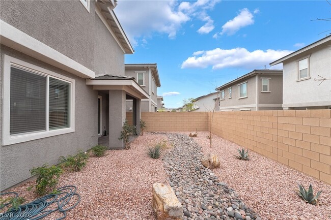 Building Photo - 184 Pace Ave