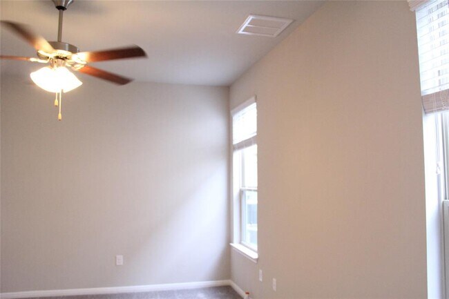 Building Photo - 1612 Airedale Rd