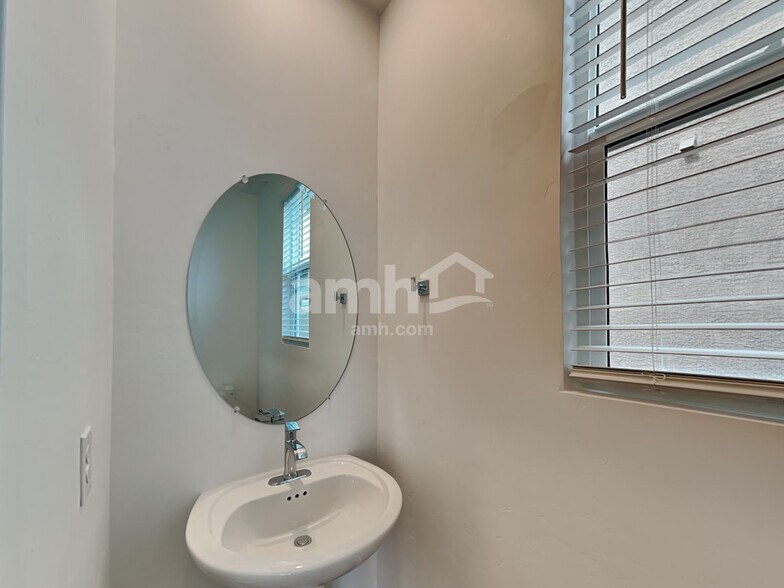 Building Photo - 7423 S Paseo Monte de Oro