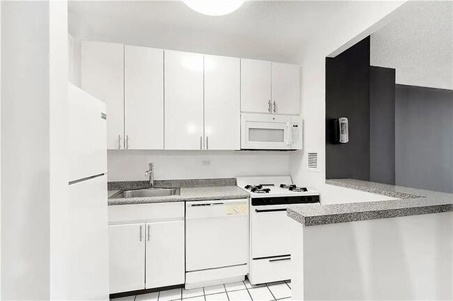 Building Photo - 3111 Ocean Pkwy