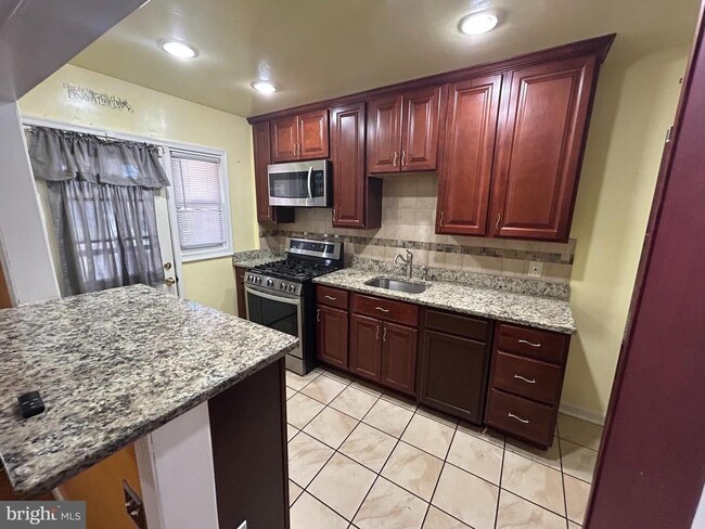 Building Photo - 7908 Wallace Rd