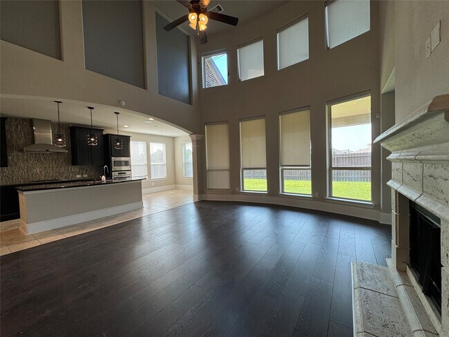 Building Photo - 30154 Southern Sky Dr