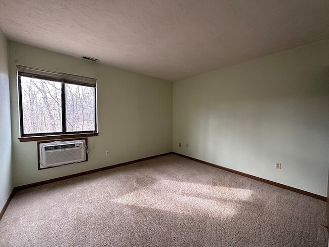 Building Photo - 340 Sunderland Rd