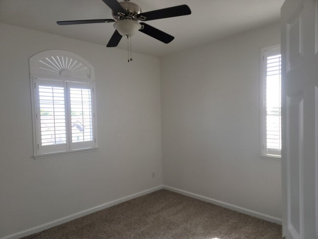 Building Photo - 4 Bedroom Coming Soon In Elk Grove!