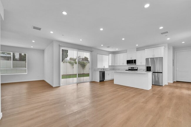 Building Photo - Modern Brand new 5-Bedroom Home for Lease ...