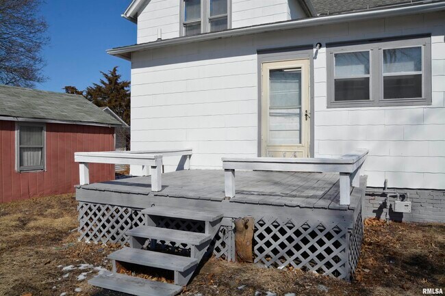 Building Photo - 522 W Hail St