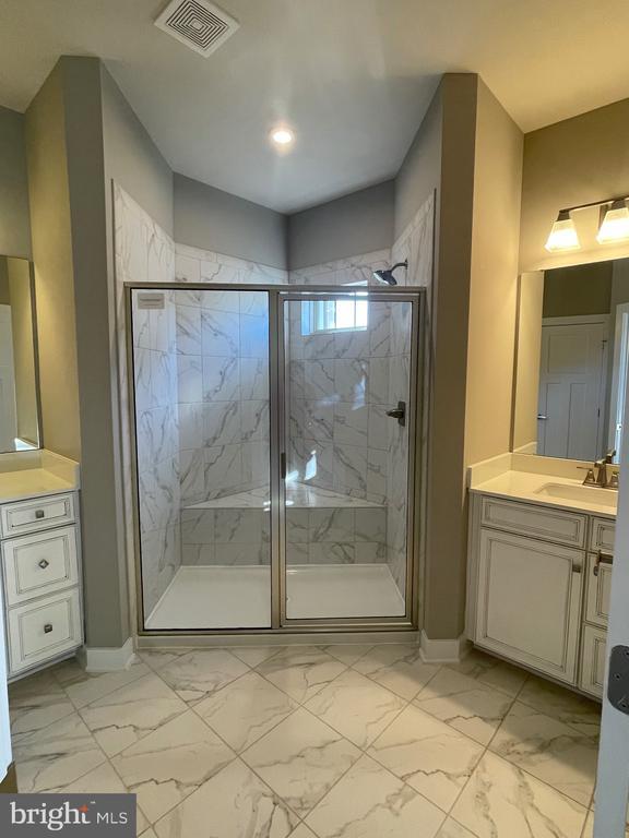 Building Photo - 42589 Burbank Terrace