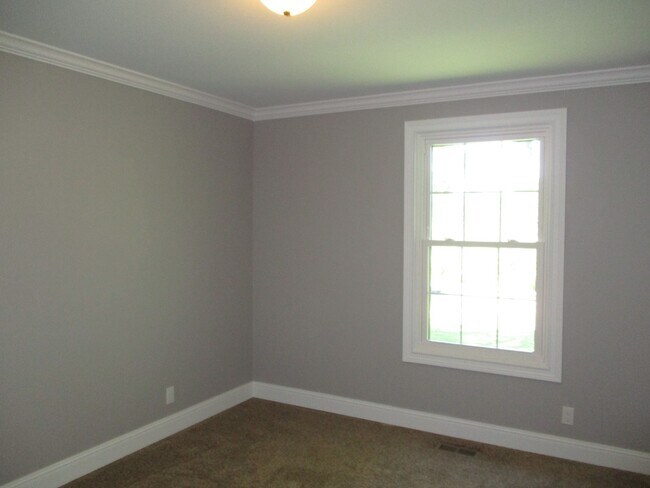 Building Photo - 3 Bedroom 2 Bath Home For Rent Across From...