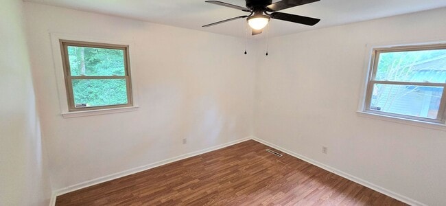 Building Photo - Cutest move-in ready brick ranch in Pfafft...