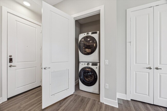 Building Photo - 9757 Katy Fwy