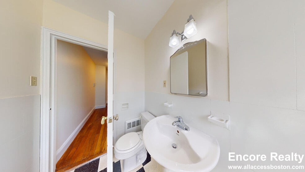 Building Photo - 550 Belmont St