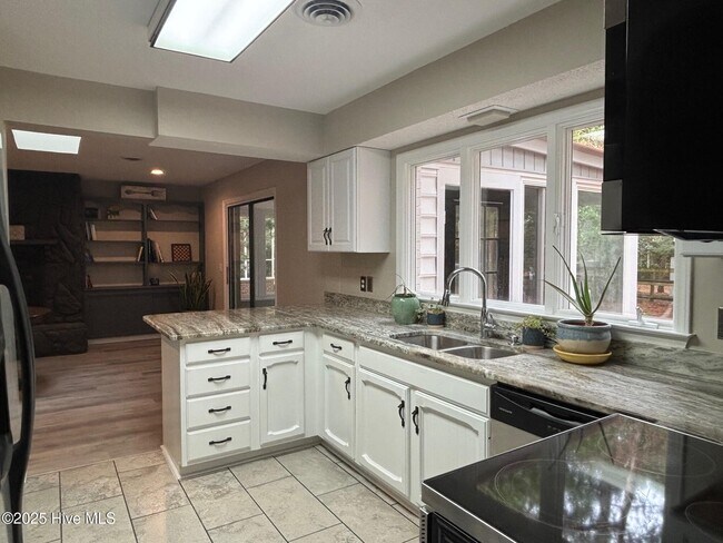 Building Photo - 140 Westchester Cir