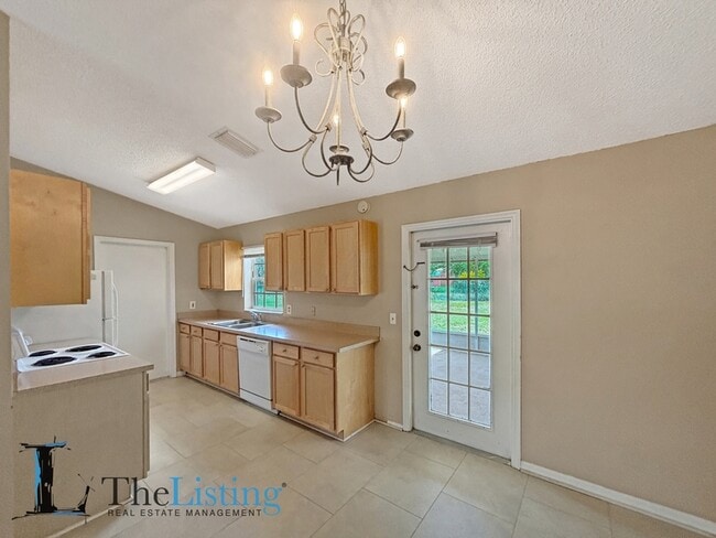 Building Photo - 5637 Viburnum Ct
